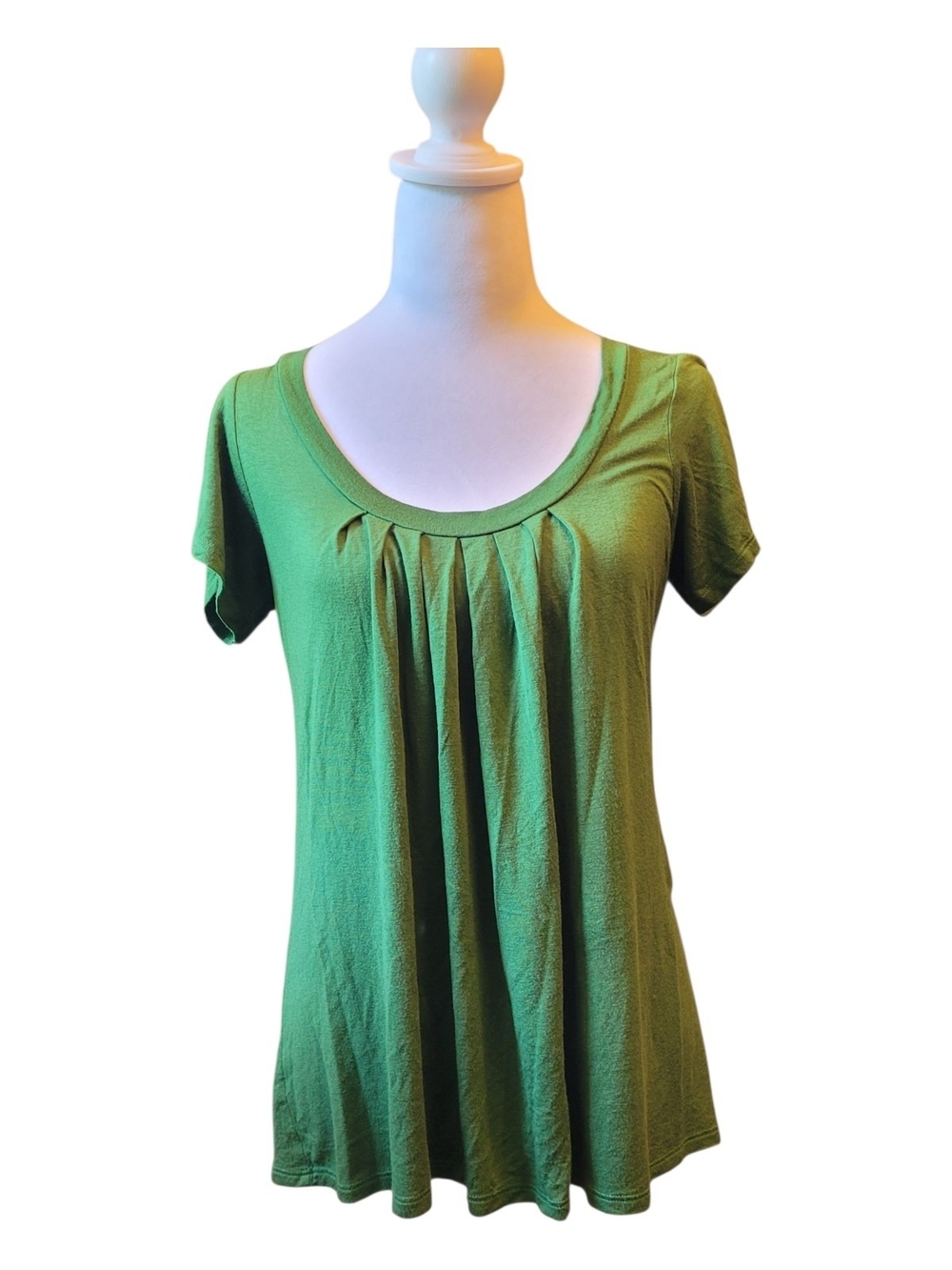 Pleated Scoop Neck Short Sleeve Top — Green